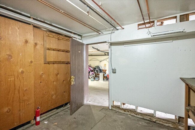 Building Photo - Charming Furnished Condo in Taku/Campbell - Everything You Need in One Place!