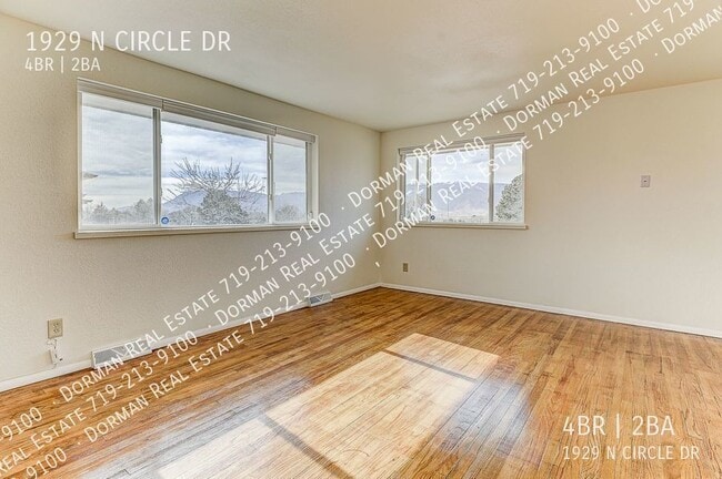 Building Photo - 1929 N Circle Dr