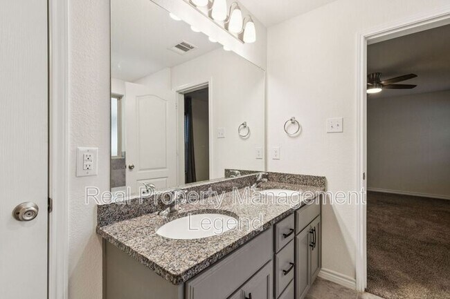 Building Photo - 2617 Warren Ln