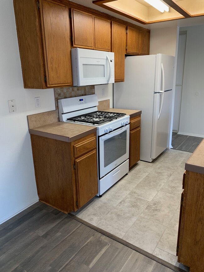 Building Photo - President Apts