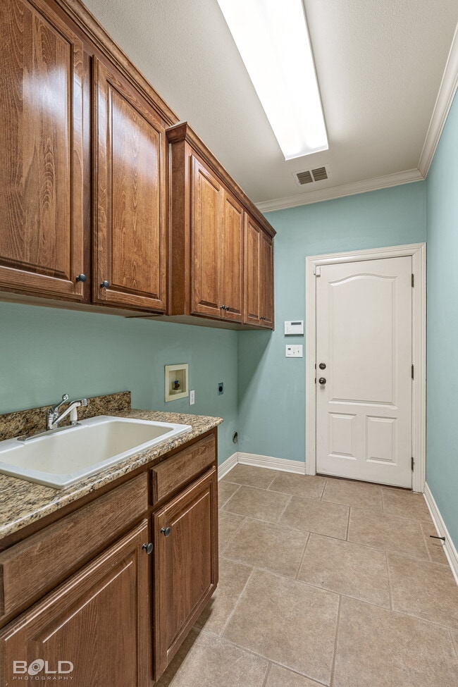 Building Photo - 4402 Ellis Ct