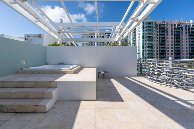 Building Photo - 1437 Collins Ave