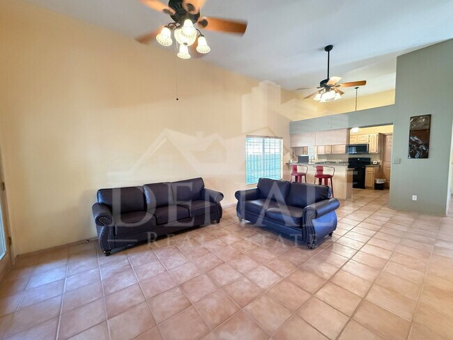 Building Photo - 1221 E Cholla St