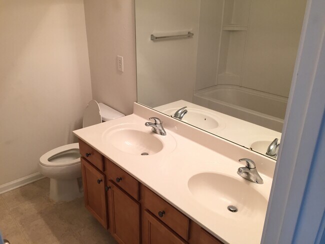 Building Photo - Delightful 4bd/2.5bth home