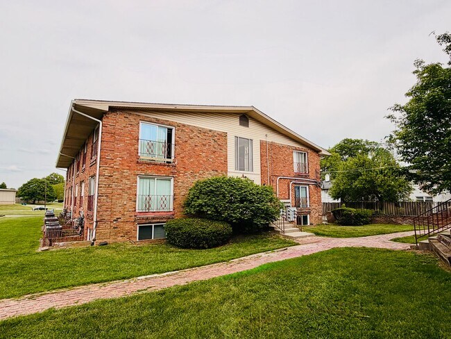 Building Photo - 1 Bedroom, 1 Bathroom close to public transportation in the Heart of Lexington