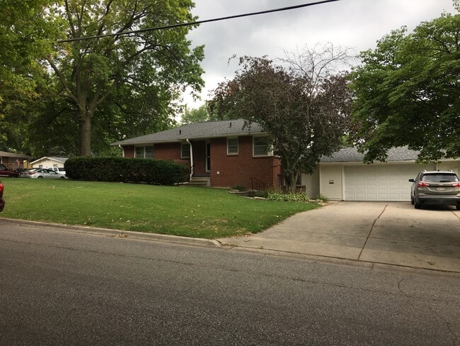 Primary Photo - 1141 S 44th St