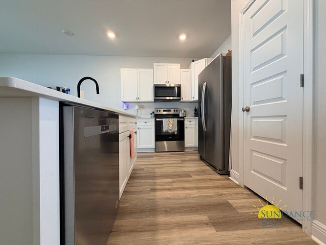 Building Photo - Stunning 3 Bedroom Townhouse in Brittany Oaks!
