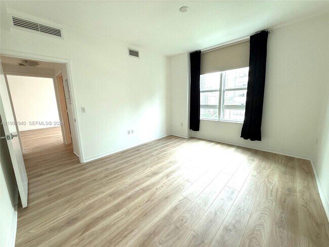 Building Photo - 951 Brickell Ave