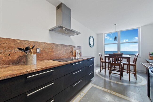 Building Photo - 2751 S Ocean Dr