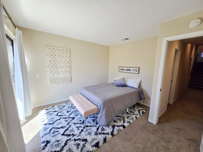 Building Photo - 2070 Oxford Ave