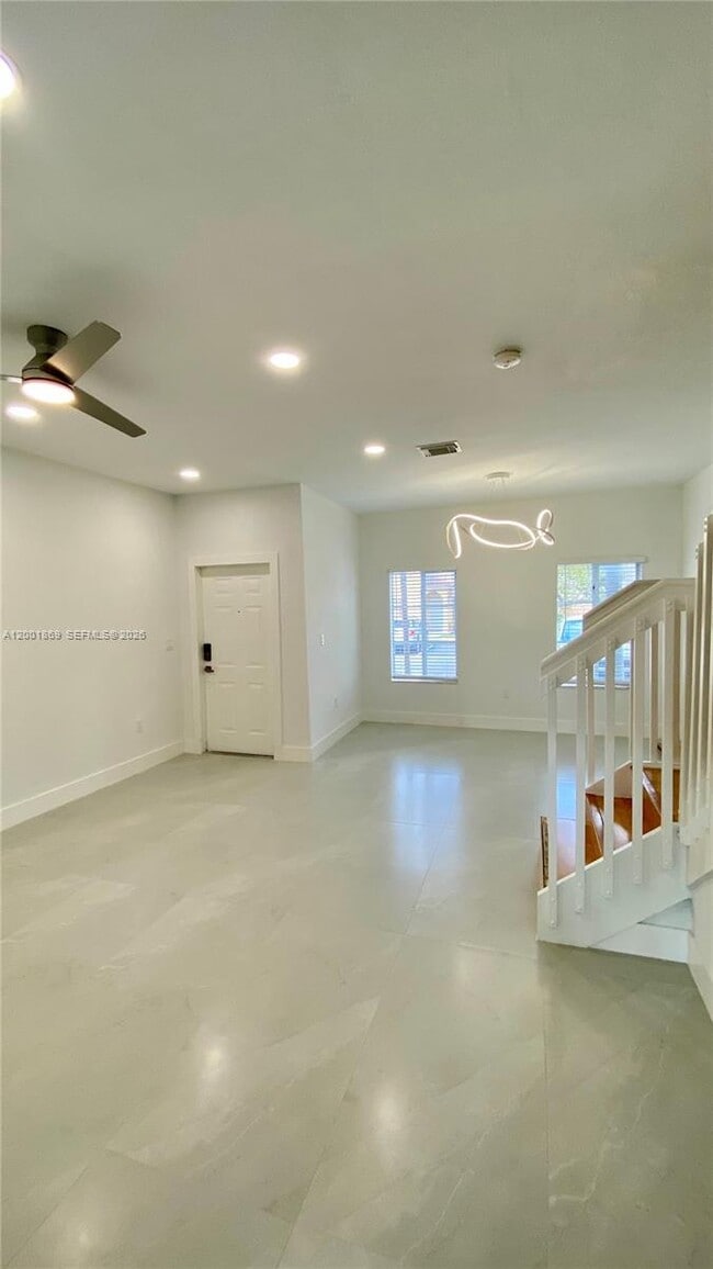 Building Photo - 8261 NW 107 Ct