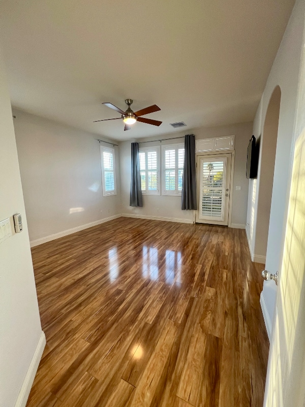 Building Photo - 3942 Villeroy Ave