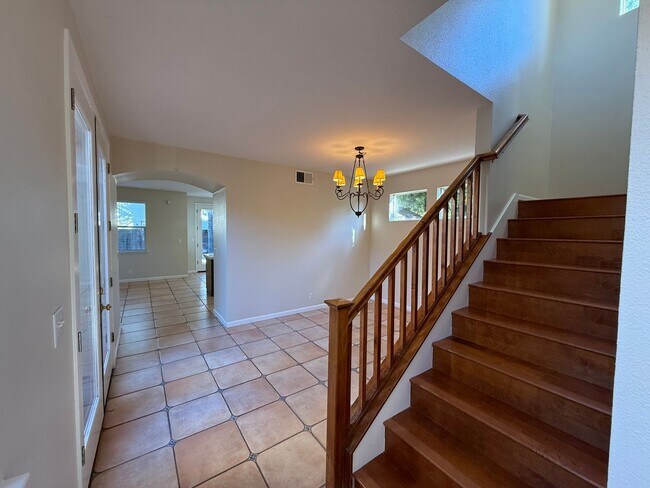 Building Photo - 5 bedrooms located in Redbridge Gated Community!