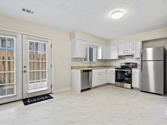 Building Photo - 8633 Madera Ct