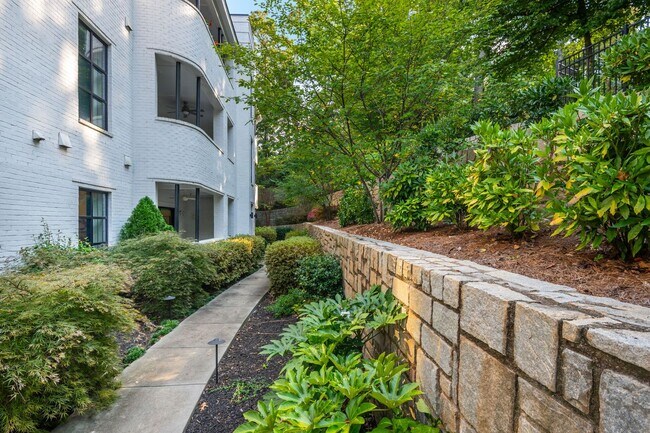 Building Photo - 1494 Red Fox Dr NE