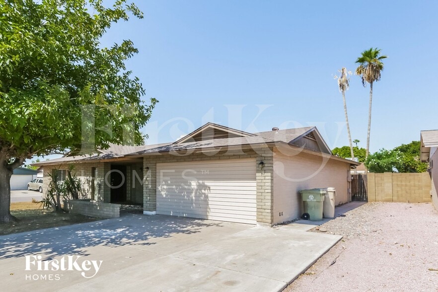 Building Photo - 10612 N 47th Dr