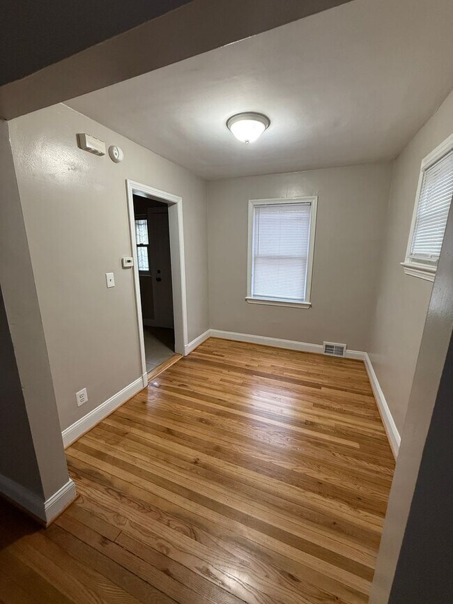 Building Photo - 3 Bedroom 1 Bath House