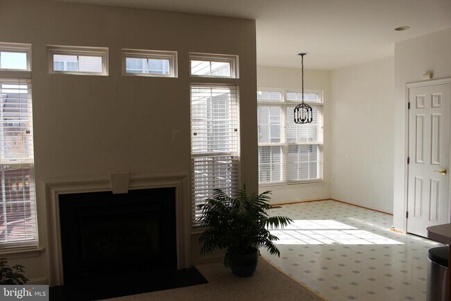 Building Photo - 7337 Oldham Leeds Way