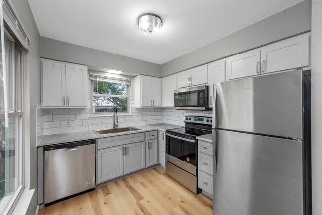 Building Photo - 1005 N Keebler Ave