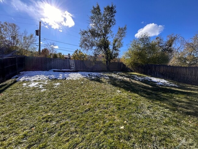 Building Photo - $0 DEPOSIT OPTIONS. SPACIOUS 4-BEDROOM, 3.5-BATH DUPLEX OFF 6TH AVE FREEWAY, MINUTES FROM COLORAD...