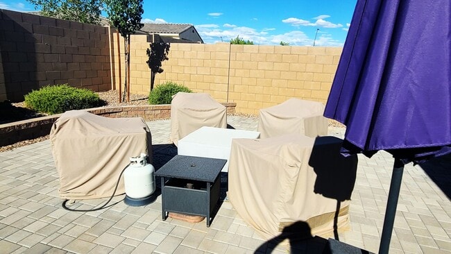 Building Photo - Like new 4-bedroom with Teen suite & Commu...