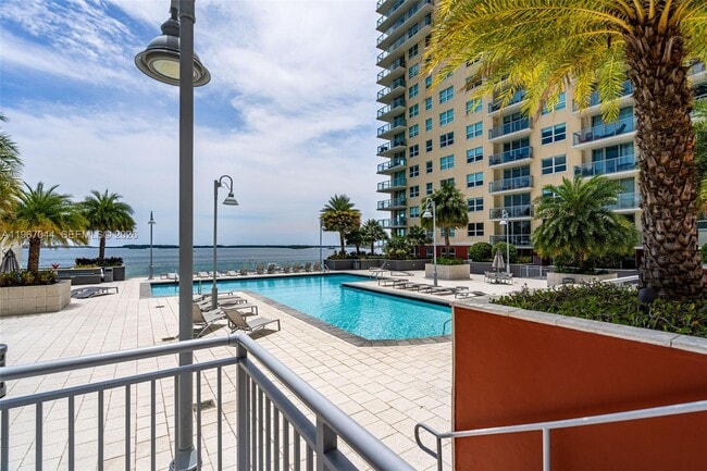 Building Photo - 1155 Brickell Bay Dr