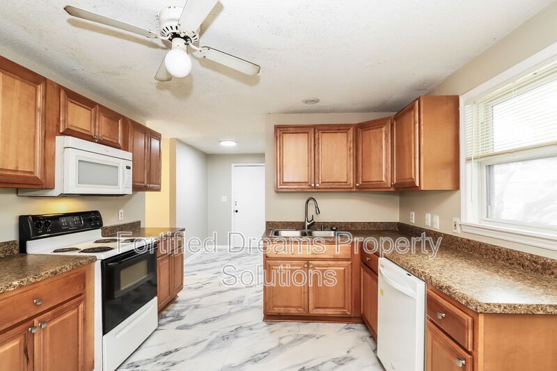 Building Photo - 2204 Celeste Ct