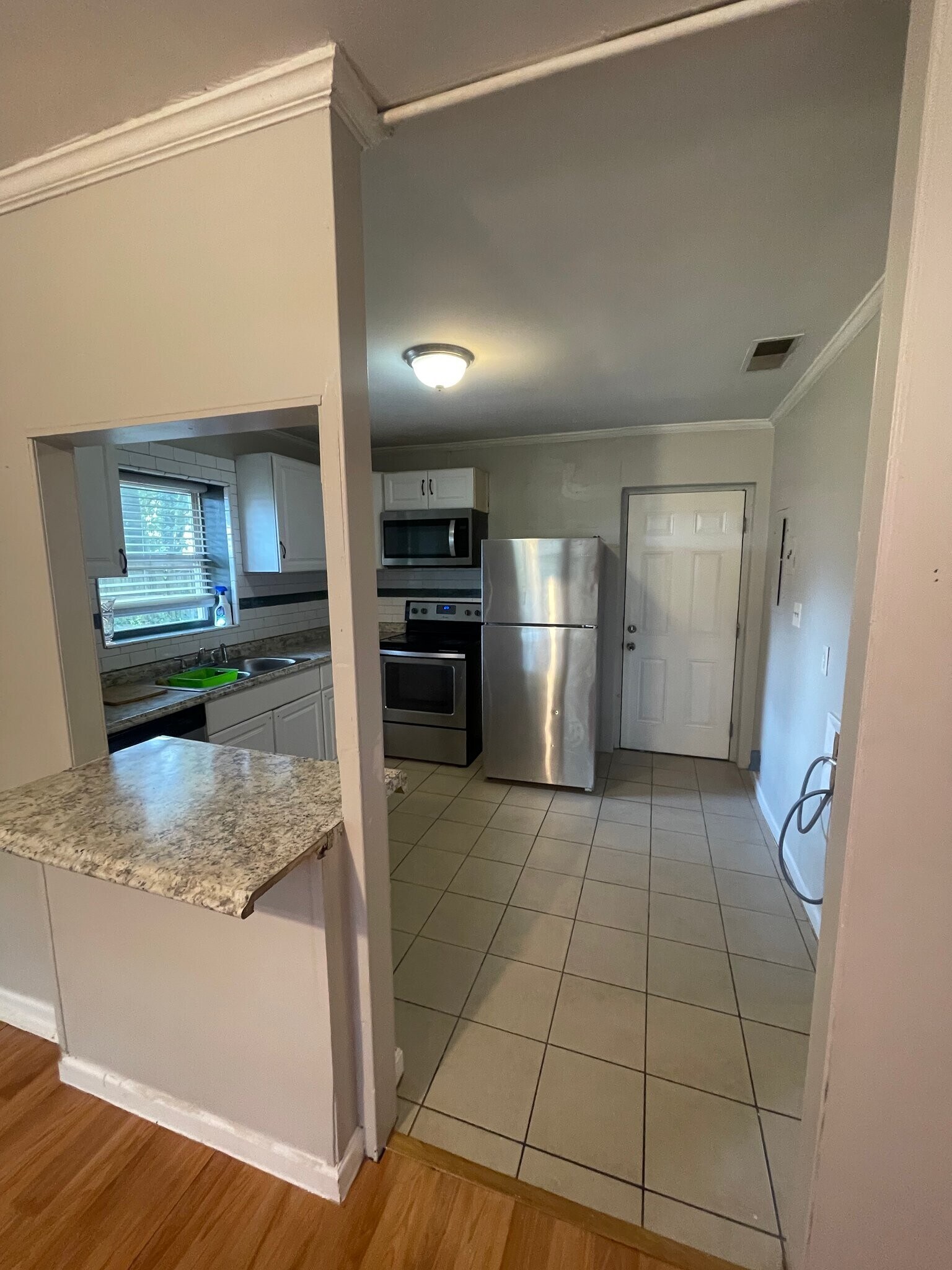 Building Photo - 5620-A-B Zanola Dr SW