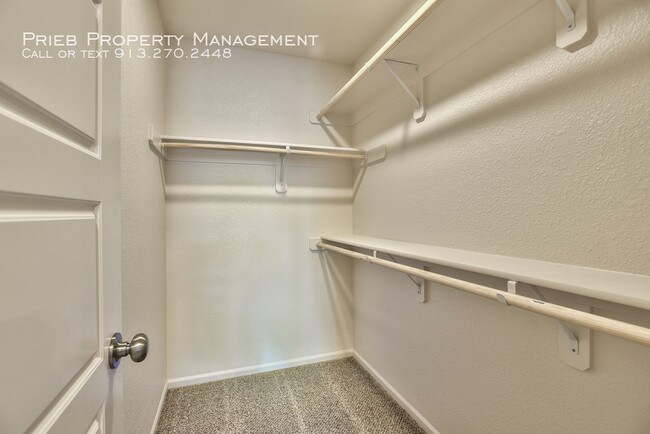Building Photo - Prairie Haven Townhome - Available July 16th