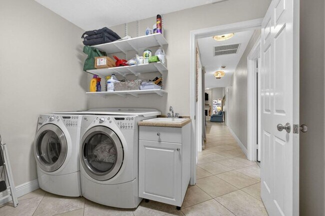 Building Photo - 19570 Trails End Terrace