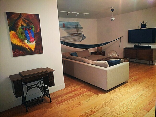 Building Photo - 637 Peralta Ave