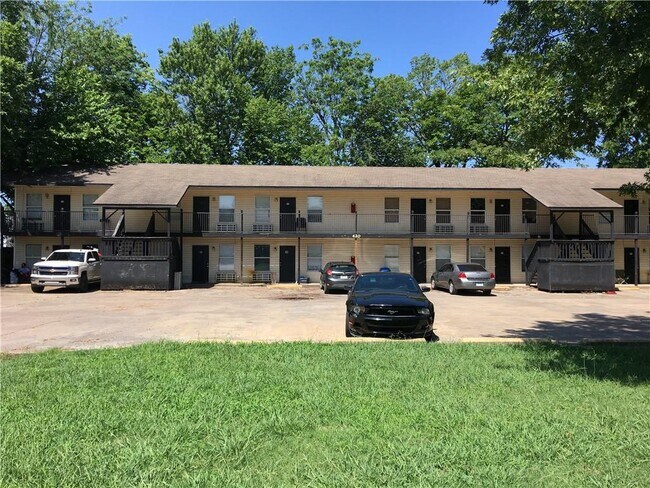 Primary Photo - 420 Park St