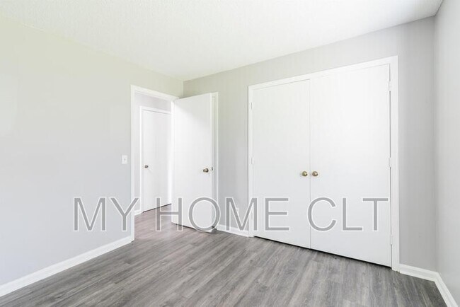 Building Photo - 6158 Meadow Rose Ln