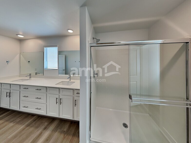 Building Photo - 9596 Harkes Dr