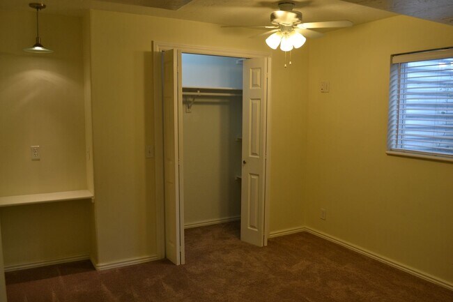 Building Photo - 2BR Apartment Close to Daybreak Marina and...