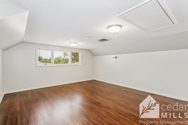 Building Photo - 125 S Oakwood St