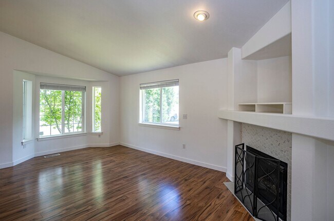 Building Photo - Exquisite 3-bedroom, 2-full bath Home in Puyallup