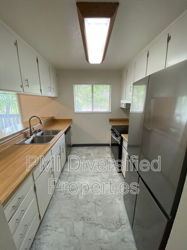 Building Photo - 3075 Berrum Pl