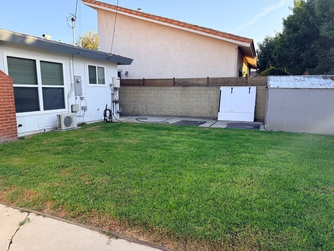 Building Photo - Three bedroom home in Long Beach available to rent now!