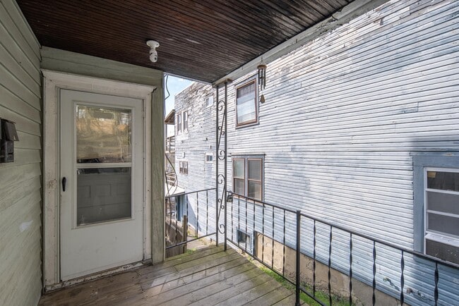 Building Photo - 1327 1st St