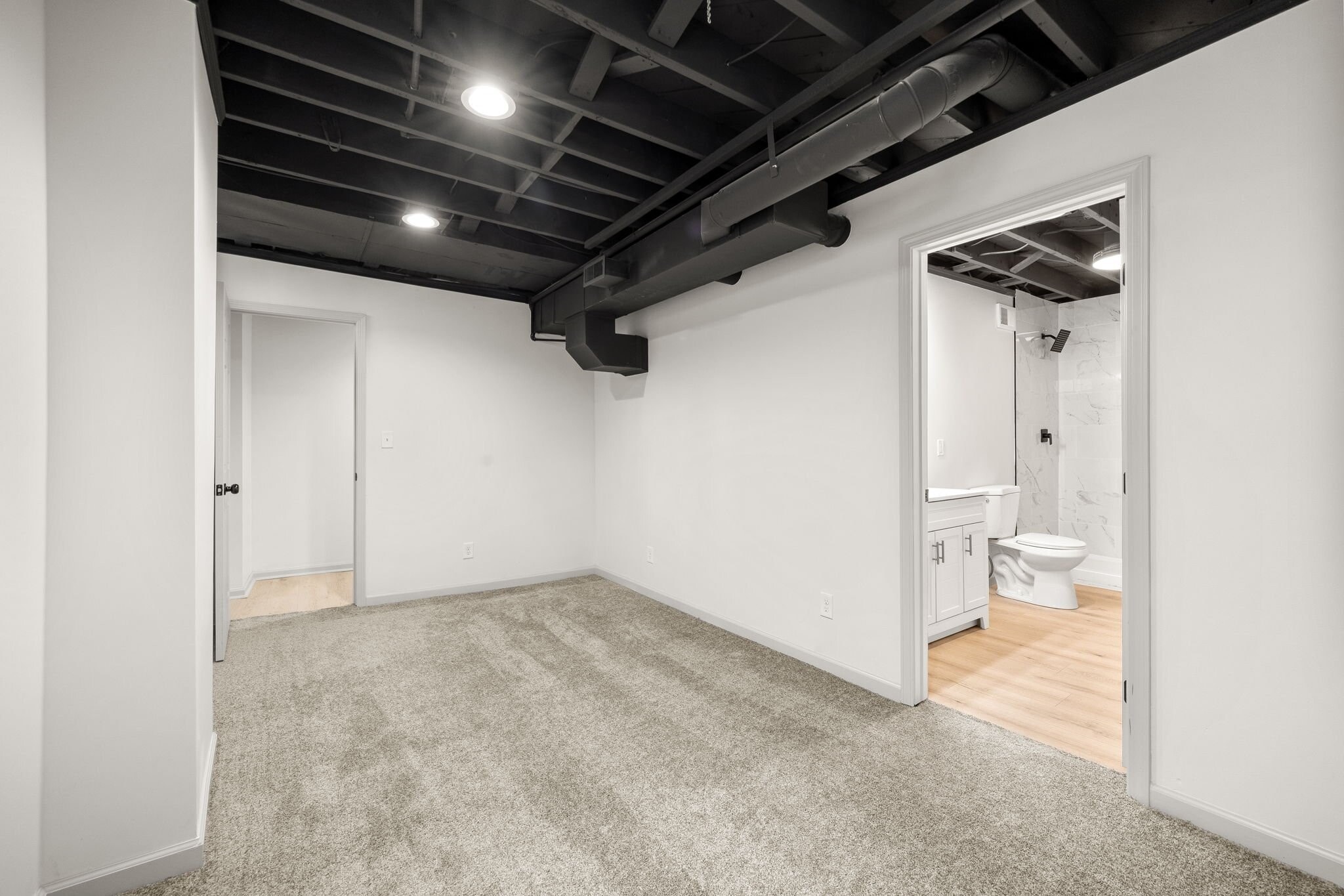 Building Photo - 822 E 72nd St