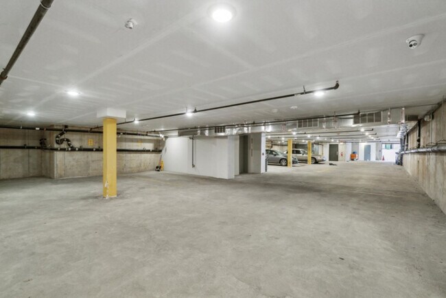 Building Photo - 1516 W Girard Ave