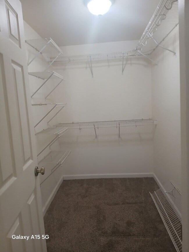 Building Photo - Fall Special - $500.00 off first full mont...