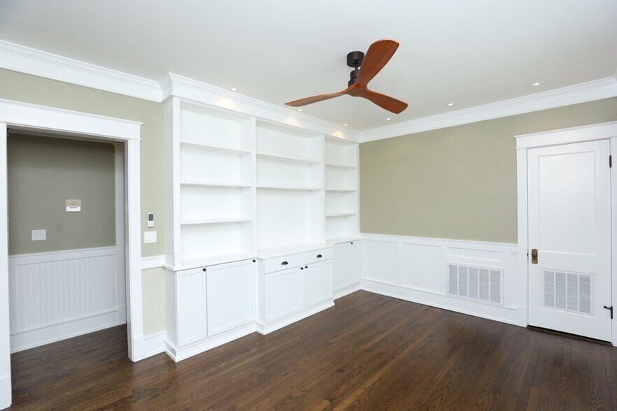 Building Photo - 1938 W Berenice Ave