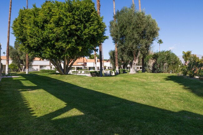 Building Photo - 156 Falls Ct