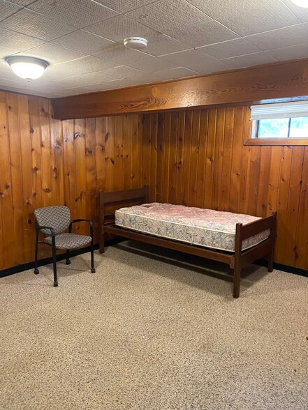 Living space - 1402 Broadway N