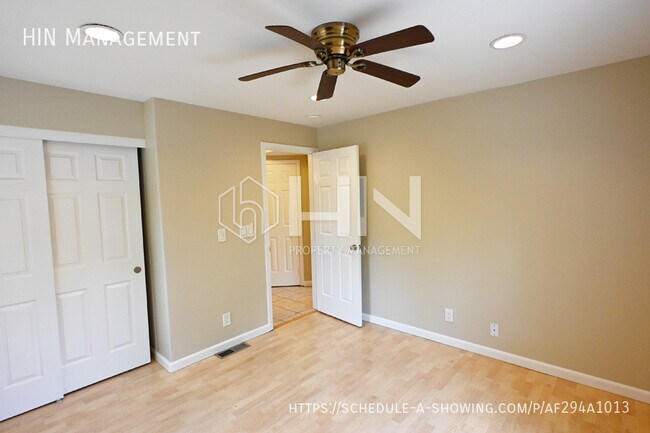 Building Photo - 527 Arbor Way