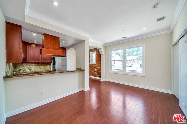 Building Photo - 1236 Flores St