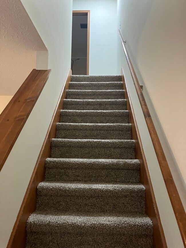 Building Photo - Troy Crossing - 2 Bedroom & 1.5 Bath Townh...
