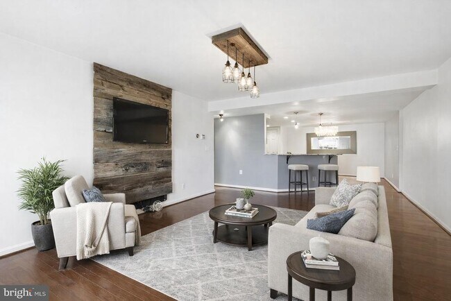 Building Photo - 1603 N Van Dorn St